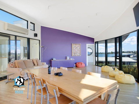 Architect Designed Beach House With Sweeping Views - Tourism Hervey Bay 2