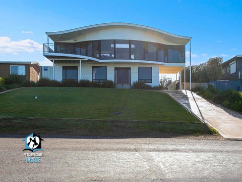 Architect Designed Beach House With Sweeping Views - Tourism Hervey Bay 0