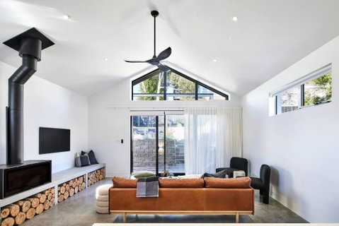 Architectural Brilliance - Sandy Bay - Hervey Bay Accommodation 4