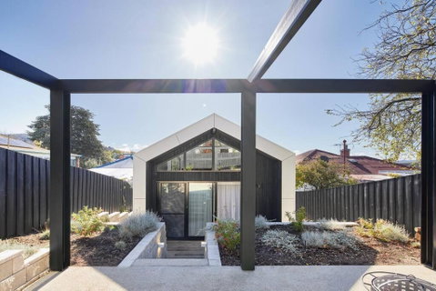 Architectural Brilliance - Sandy Bay - Hervey Bay Accommodation 2