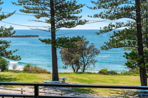 Arcoola 1 - Overlooking Main Beach - Tourism Hervey Bay 1