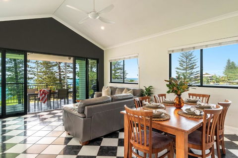 Arcoola 1 - Overlooking Main Beach - Tourism Hervey Bay 3