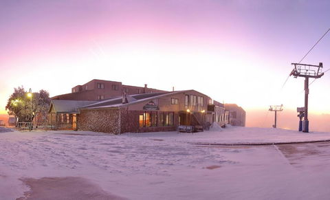 Arlberg Hotel Mt. Buller - Tourism Hervey Bay 0