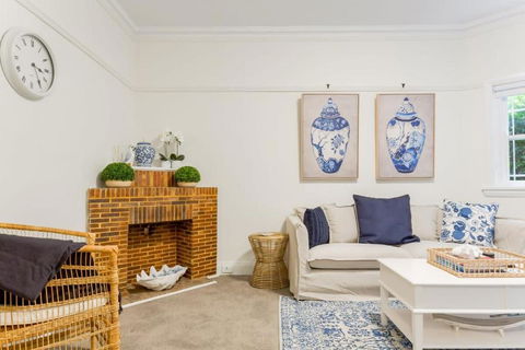 Art Deco Apartment Meters Away From The Beach - Tourism Hervey Bay 1
