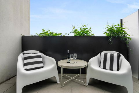 Art Deco - Collingwood Hideaway - Tourism Hervey Bay 2