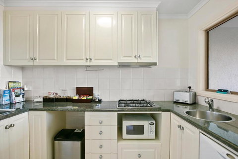 Arthurs Views - Hervey Bay Accommodation 3