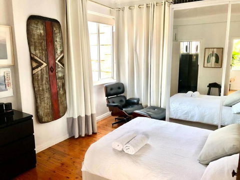 Artistic, Spacious And Comfortable 1 Bedroom Apartment - Tourism Hervey Bay 0