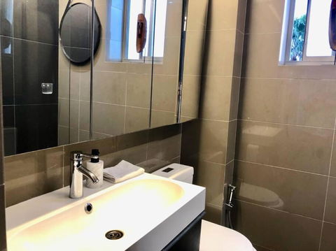 Artistic, Spacious And Comfortable 1 Bedroom Apartment - Tourism Hervey Bay 3