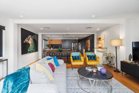 Artscape, Newtown Villa - Tourism Hervey Bay 0