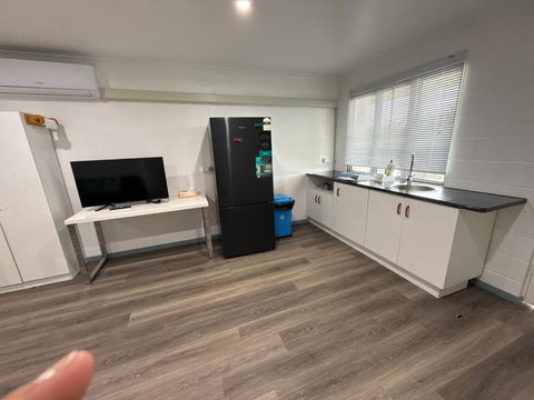 Ascot Studio Home Feel Place - Hervey Bay Accommodation 1