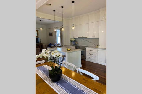 Ashbrooke Cottage - Tourism Hervey Bay 0