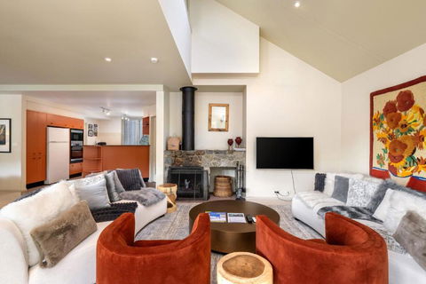 Aspect 5 Chalet A Stones Throw From All Thredbo Has To Offer - Tourism Hervey Bay 1