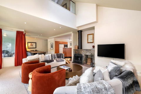 Aspect 5 Chalet A Stones Throw From All Thredbo Has To Offer - Tourism Hervey Bay 3