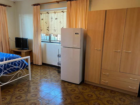 Aspley Bedroom & Share Bathroom With Other Guests - Tourism Hervey Bay 3