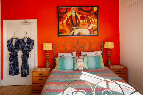 Assemblage Boutique Art B & B - Tourism Hervey Bay 3