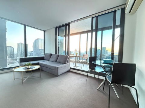 Astonishing 2B2B UpperWestSide Residence Opposite Southern Cross Station - Tourism Hervey Bay 0