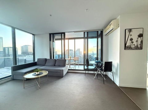 Astonishing 2B2B UpperWestSide Residence Opposite Southern Cross Station - Tourism Hervey Bay 1