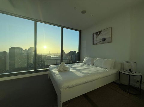 Astonishing 2B2B UpperWestSide Residence Opposite Southern Cross Station - Tourism Hervey Bay 2