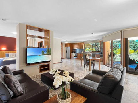 Aurora Cottages - Six Seasons - Tourism Hervey Bay 0