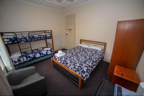 Australian Hotel - Tourism Hervey Bay 1