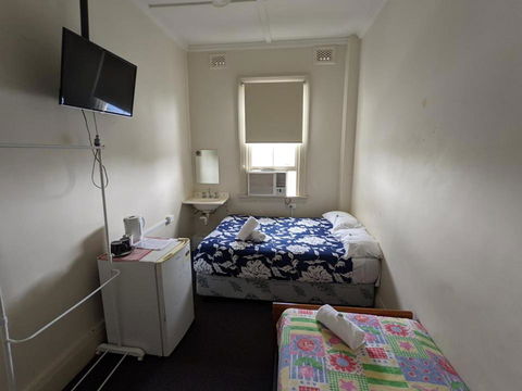 Australian Hotel - Tourism Hervey Bay 2