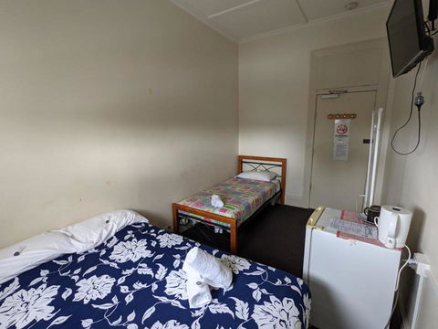 Australian Hotel - Tourism Hervey Bay 3