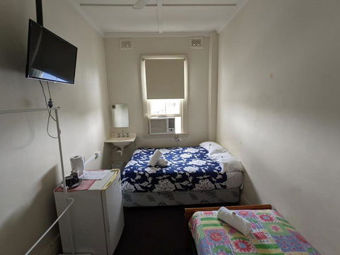 Australian Hotel - Tourism Hervey Bay 4