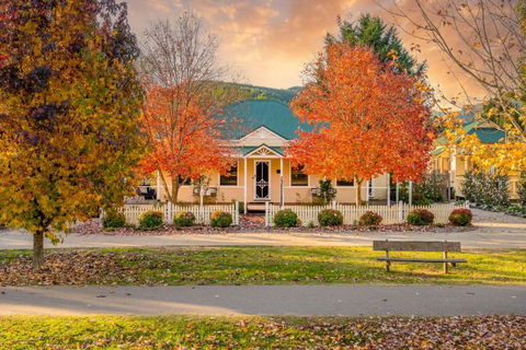 Autumn Beauty - Garden Cottage 4 - Tourism Hervey Bay 0