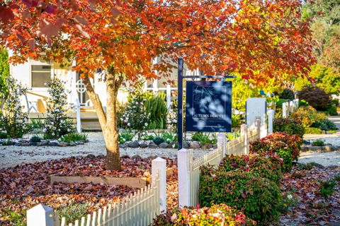 Autumn Beauty - Garden Cottage 4 - Tourism Hervey Bay 1
