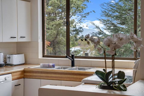 Avalanche 3 - 3BR Apartment L Central Location L Balcony L WiFi - Tourism Hervey Bay 3