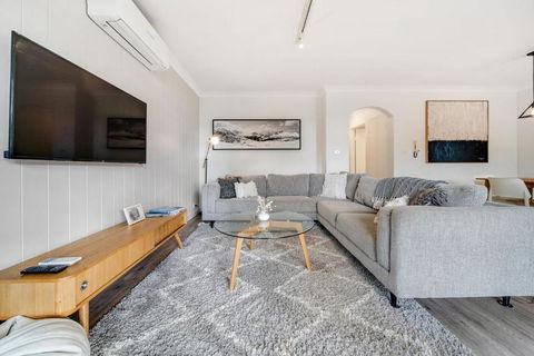 Avalanche 3 - 3BR Apartment L Central Location L Balcony L WiFi - Tourism Hervey Bay 1