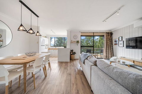 Avalanche 3 - 3BR Apartment L Central Location L Balcony L WiFi - Tourism Hervey Bay 0