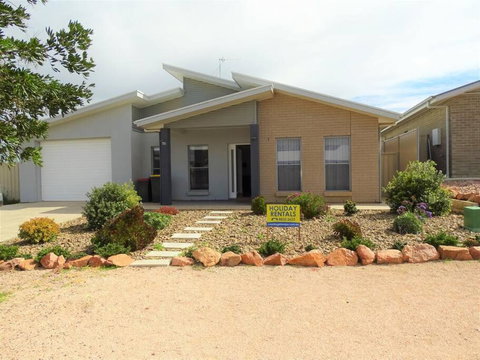 Avella House - Hervey Bay Accommodation 0