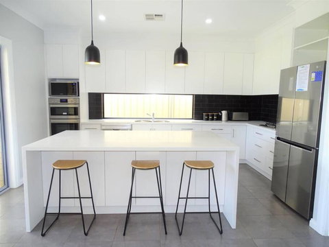 Avella House - Hervey Bay Accommodation 1