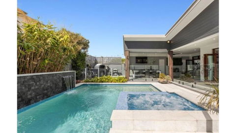 Avoca Beach Retreat - Tourism Hervey Bay 0