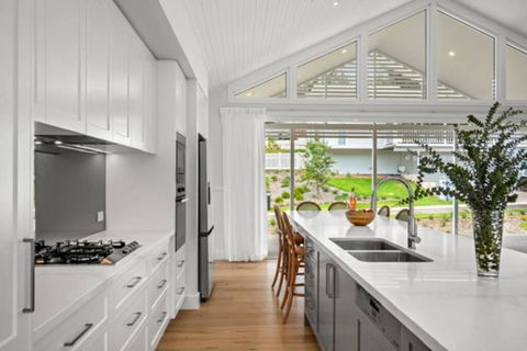 Avoca Beach Seabreeze At Saltwater - Tourism Hervey Bay 0