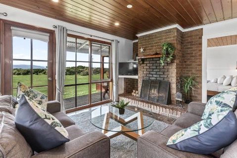 Apollo Bay Cottages- Marriners - Hervey Bay Accommodation 0
