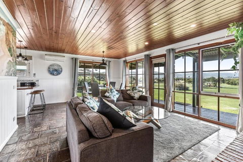 Apollo Bay Cottages- Sugarloaf - Tourism Hervey Bay 0