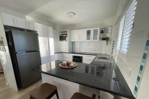 Atlantis Unit 1 - Tourism Hervey Bay 4