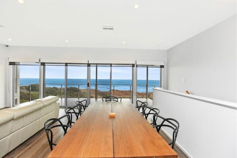 Avaya Sellicks Beachfront Getaway- Wifi - Tourism Hervey Bay 0