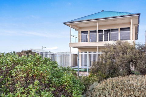 Avaya Sellicks Beachfront Getaway- Wifi - Tourism Hervey Bay 4
