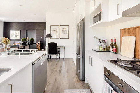 B312S - Luxury Waverton Apartment - Hervey Bay Accommodation 4