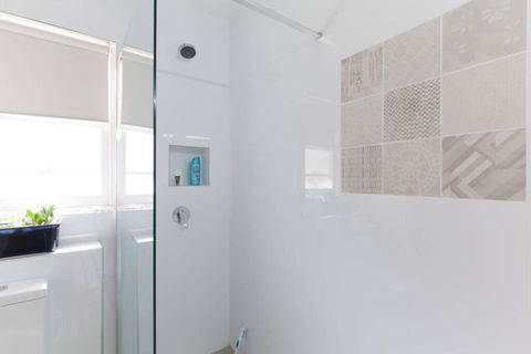 B5 Crawley Apartment 1 BRM & Sleepout Near UWA - Hervey Bay Accommodation 3