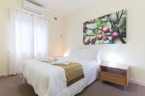 B5 Crawley Apartment 1 BRM & Sleepout Near UWA - Hervey Bay Accommodation 1