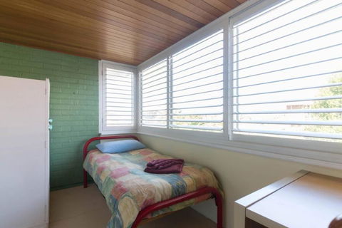 B9 Crawley Apartment 1 BRM & Sleepout Near UWA - Hervey Bay Accommodation 1