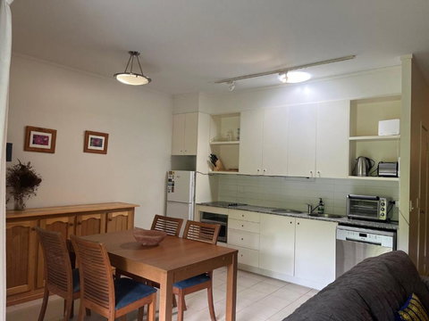 Baden 57 - Rainbow Shores Pools - Tennis Court - Walk To Beach - Aircon - Hervey Bay Accommodation 1