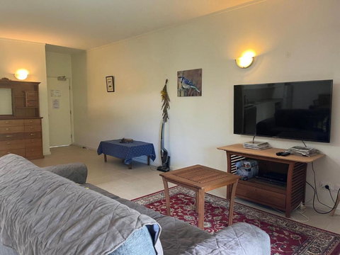 Baden 57 - Rainbow Shores Pools - Tennis Court - Walk To Beach - Aircon - Hervey Bay Accommodation 2