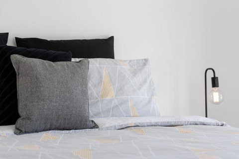 Balcony To Bogong - Modern House Ten Minute Stroll To Town - Hervey Bay Accommodation 4