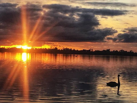 Ballarat - On The Lake With Gift Voucher - Hervey Bay Accommodation 3