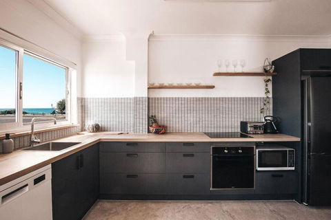 BAY PROPERTIES . Ocean Sounds - Hervey Bay Accommodation 1